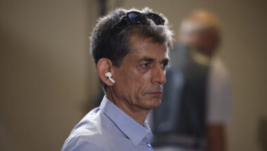Καρανίκας-κατά-Τσίπρα:-«Μόρφωμα»-και-«κόμμα-ΙΧ»-η-ΕΛΑΣ-–-«Τα-μέλη-είναι-υπήκοοι»