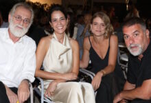 Δύο-μαύρα-πουκάμισα:-Όσα-έγιναν-στην-avant-premiere-της-νέας-σειράς-του-mega,-με-Μπισμπίκη,-Κιμούλη,-Μυριαγκό