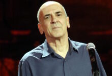 Ο-Ορφέας-Περίδης-έγραψε-ποίημα-για-τον-Γιώργο-Μαζωνάκη:-«Μαύρη-πέτρα-ρίχνω-πίσω,-στα-παλιά-δε-θέλω-να-ξαναγυρίσω»