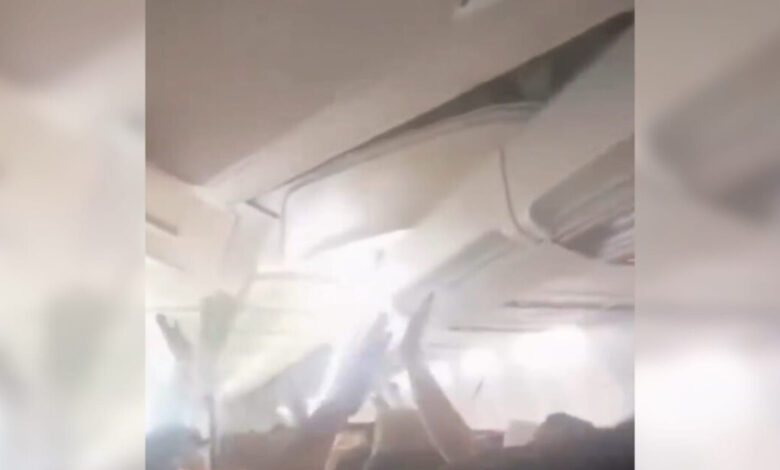Τρόμος-σε-πτήση-boeing-737-στο-Ιράν:-Διαλύθηκε-το-εσωτερικό-του-αεροσκάφους,-κομμάτια-έπεφταν-πάνω-στους-επιβάτες