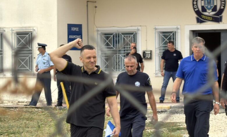 Αποφυλάκιση-Κασιδιάρη:-Αντιδράσεις-των-κομμάτων-για-την-πρόθεση-του-να-κατέβει-στις-εκλογές-–-«Πρόκληση-απέναντι-στα-θύματα-της-Χρυσής-Αυγής»