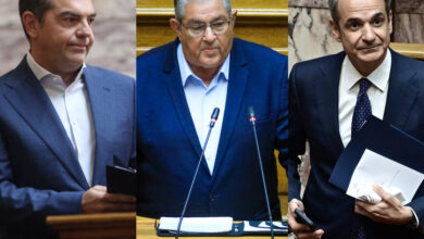 Κουτσούμπας-κατά-Μητσοτάκη-και-Τσίπρα:-«Στημένη»-αντιπαράθεση,-θυμίζει-αγώνα-του-Βραδυποριακού-με-τον-Ταλαιπωριακό