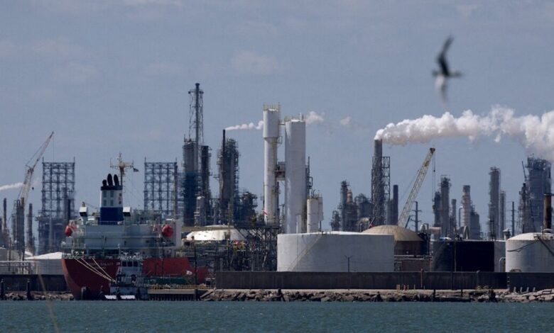 Πετρέλαιο:-Στα-108-δολάρια-το-brent-–-Τα-αυξημένα-αποθέματα-αργού-στις-ΗΠΑ-ανέκοψαν-το-ανοδικό-σερί