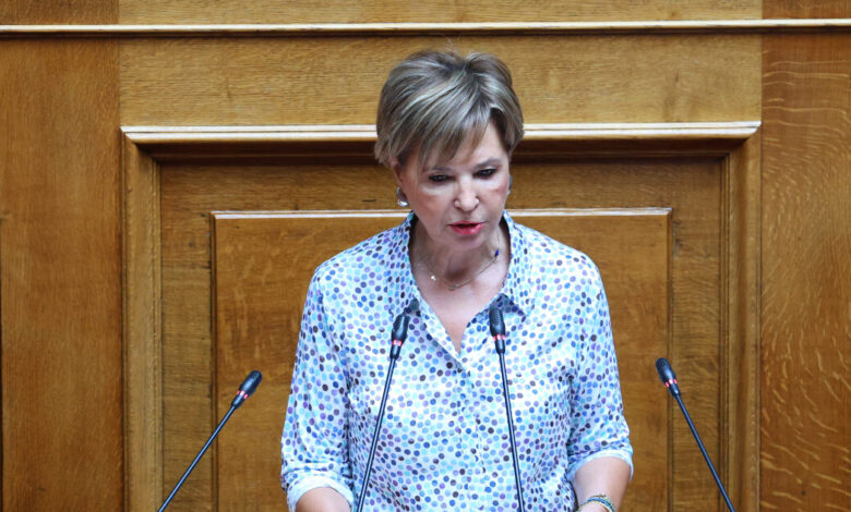 Σκληρή-απάντηση-ΣΥΡΙΖΑ-σε-Γεροβασίλη-για-την-ένταξή-της-στην-ΕΛΑΣ-χωρίς-να-παραδώσει-την-έδρα-–-«Οργανωμένο-σχέδιο-διάλυσης»