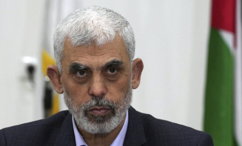 Το-«βαθύ-λαρύγγι»-που-λέει-ότι-μετέφερε-την-προειδοποίηση-του-Σινουάρ-στο-Ισραήλ-για-τις-σφαγές-της-7ης-Οκτωβρίου-από-τη-Χαμάς
