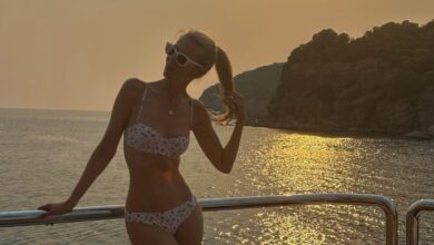 Η-Κλόντια-Σίφερ-βρέθηκε-ξανά-στην-Ελλάδα:-Οι-αυγουστιάτικες-φωτογραφίες-της-με-μπικίνι-στο-σκάφος