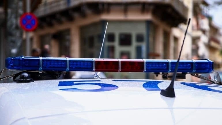 Τρίκαλα:-xειροπέδες-σε-21χρονο-μετά-από-καταδίωξη-–-Εντοπίστηκαν-6-κιλά-κάνναβης,-κοκαΐνη,-κροτίδες-και-66.720-ευρώ