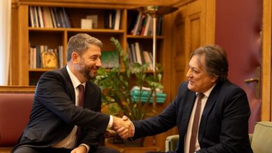 Ο-Νίκος-Ανδρουλάκης-καλωσόρισε-τον-Αλέξανδρο-Αυλωνίτη-στην-ΚΟ-του-ΠΑΣΟΚ-–-«Χαίρομαι-που-θα-ενώσουμε-τις-δυνάμεις-μας-για-την-πολιτική-αλλαγή»