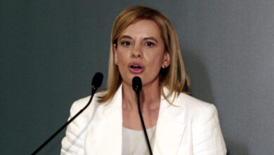 h-Ρόζα-Βρεττού-έφυγε-από-το-ΠΑΣΟΚ-με-αιχμές-κατά-Ανδρουλάκη-και-οδεύει-προς-την-ΕΛΑΣ-–-«Έγινε-πιόνι-στον-σχεδιασμό-Τσίπρα»-λένε-στη-Χαριλάου-Τρικούπη