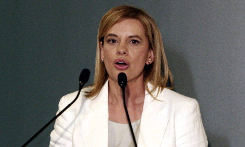 h-Ρόζα-Βρεττού-έφυγε-από-το-ΠΑΣΟΚ-με-αιχμές-κατά-Ανδρουλάκη-και-οδεύει-προς-την-ΕΛΑΣ-–-«Έγινε-πιόνι-στον-σχεδιασμό-Τσίπρα»-λένε-στη-Χαριλάου-Τρικούπη