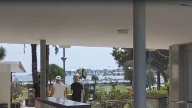 Βουλιαγμένη:-«Είδα-να-χτυπάνε-έναν-άντρα-και-να-κάνουν-σε-κάποιον-ΚΑΡΠΑ»,-λέει-μάρτυρας-του-ξυλοδαρμού-που-οδήγησε-στον-θάνατο-τον-82χρονο