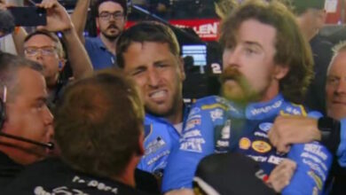 Οδηγοί-του-nascar-πιάστηκαν-στα-χέρια-μετά-από-τη-σύγκρουσή-τους-στην-πίστα