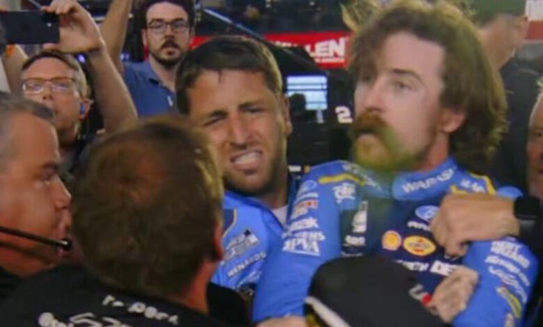 Οδηγοί-του-nascar-πιάστηκαν-στα-χέρια-μετά-από-τη-σύγκρουσή-τους-στην-πίστα