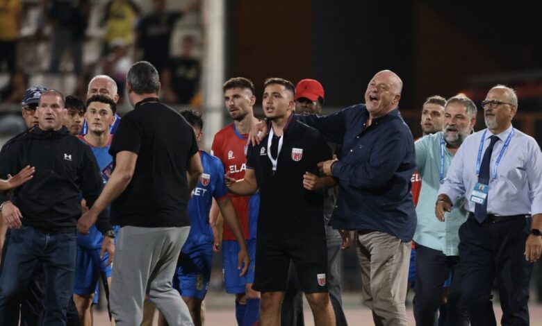 Ο-Αχιλλέας-Μπέος-είχε-επεισόδιο-με-τον-Αλμπέρτο-Μπρινιόλι-μετά-το-Βόλος-–-ΑΕΚ,-λύθηκε-άμεσα-η-παρεξήγηση-των-δύο