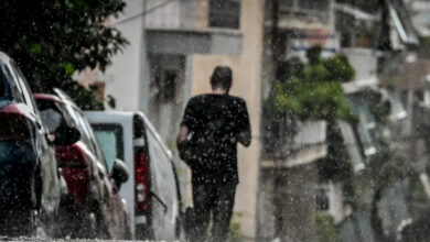 Καιρός:-Απ’-το-καλοκαίρι-στο-φθινόπωρο-σε-24-ώρες-–-Καταιγίδες-και-βουτιά-8-βαθμών-στη-θερμοκρασία-την-Τρίτη,-βροχές-και-στην-Αττική