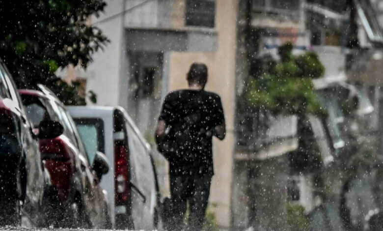 Καιρός:-Απ’-το-καλοκαίρι-στο-φθινόπωρο-σε-24-ώρες-–-Καταιγίδες-και-βουτιά-8-βαθμών-στη-θερμοκρασία-την-Τρίτη,-βροχές-και-στην-Αττική