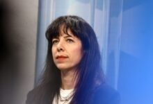 Ελίφ-Εράλπ:-Η-κόρη-Τούρκων-προσφύγων-που-έφερε-την-Αριστερά-στην-πρώτη-θέση-στο-Βερολίνο-με-«όπλο»-το-στεγαστικό