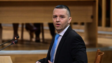 Ο-Κασιδιάρης-αποκτά-φωνή-στη-Βουλή:-Ο-ανεξάρτητος-βουλευτής-Μανούσος-δήλωσε-ότι-ανήκει-στο-κόμμα-«Συμμαχία-Ελλήνων»