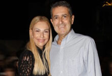 Γιώργος-Μυλωνάκης-–-Τίνα-Μεσσαροπούλου:-Η-κοινή-έξοδος-του-ζευγαριού-στο-Θέατρο-Άλσος-και-τα-χαμόγελα-στην-κάμερα