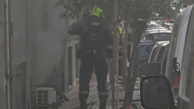 Παγκράτι:-Ακούστηκε-έκρηξη-πριν-από-τη-φωτιά-στο-υπόγειο-–-Εκκενώθηκε-πολυκατοικία