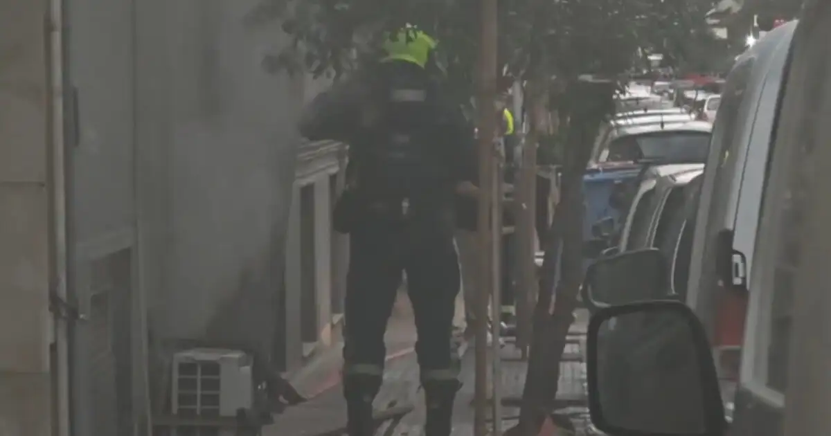 Παγκράτι:-Ακούστηκε-έκρηξη-πριν-από-τη-φωτιά-στο-υπόγειο-–-Εκκενώθηκε-πολυκατοικία