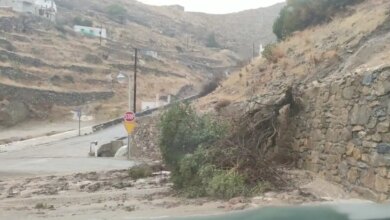 Σαρώνει-η-κακοκαιρία:-Πλημμύρες-και-πτώση-δέντρου-στη-Σύρο-–-Μπόρα-με-προβλήματα-στην-κυκλοφορία-στο-Ηράκλειο