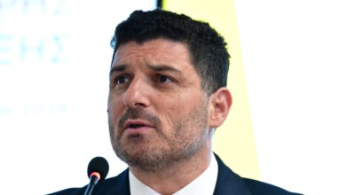 «Γαλάζια-ανάπτυξη-τύπου-Βιολάντα»:-Σφοδρή-επίθεση-Τεμπονέρα-στην-κυβέρνηση-για-τις-καταγγελίες-εργαζομένων