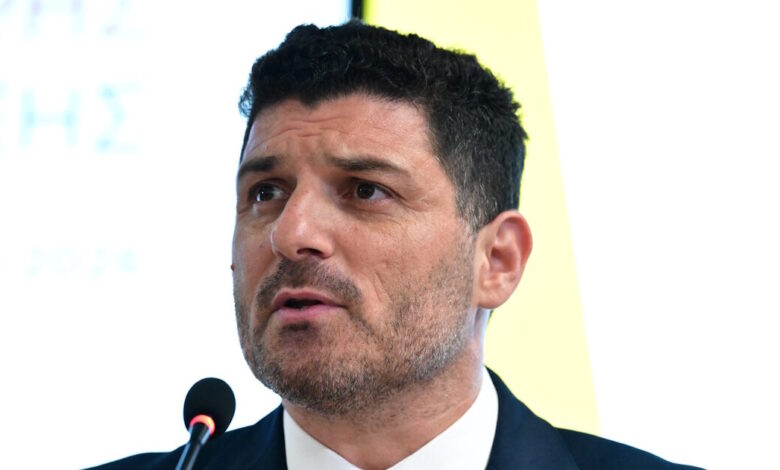 «Γαλάζια-ανάπτυξη-τύπου-Βιολάντα»:-Σφοδρή-επίθεση-Τεμπονέρα-στην-κυβέρνηση-για-τις-καταγγελίες-εργαζομένων