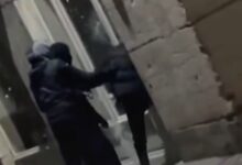 Λυών:-Ξάφρισαν-κοσμηματοπωλείο-–-Έσπασαν-με-σφυριά-τη-βιτρίνα,-άρπαξαν-κοσμήματα-και-διέφυγαν-σαν-κύριοι-με-ΙΧ