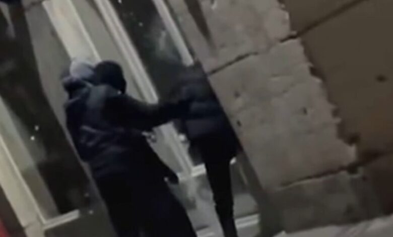 Λυών:-Ξάφρισαν-κοσμηματοπωλείο-–-Έσπασαν-με-σφυριά-τη-βιτρίνα,-άρπαξαν-κοσμήματα-και-διέφυγαν-σαν-κύριοι-με-ΙΧ