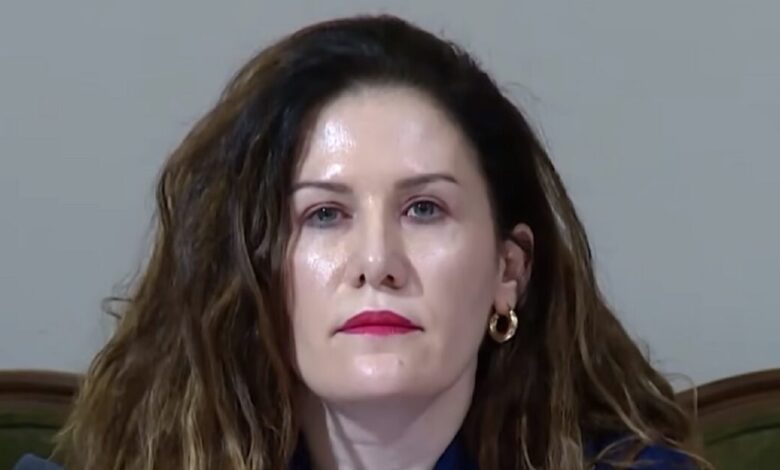 Αλβανία:-Ανάβουν-«φωτιές»-τα-ερωτικά-μηνύματα-της-πρώην-αρχηγού-των-μυστικών-υπηρεσιών-με-τον-Αγκάσι-–-«Θα-καταλήξουμε-άσχημα»