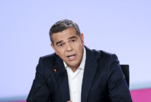 Τα-«καρτέλ»-στο-επίκεντρο-της-στρατηγικής-Τσίπρα-για-την-ακρίβεια-–-Στο-στόχαστρο-διυλιστήρια,-τράπεζες-και-σούπερ-μάρκετ