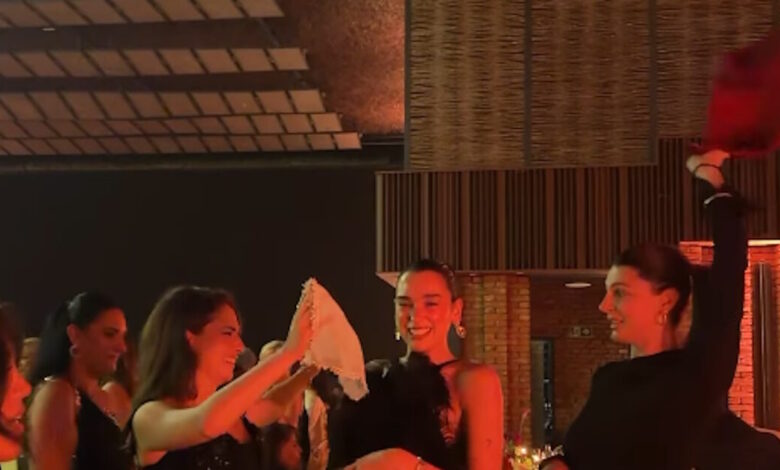 Η-dua-lipa-«τα-έσπασε»-σε-οικογενειακό-γλέντι-στο-Κόσοβο-–-Δείτε-βίντεο
