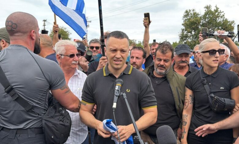 Σάλος-με-την-αποδοχή-δωρεάς-του-Ηλία-Κασιδιάρη-σε-Σύλλογο-Γονέων-δημοτικού-σχολείου-στα-Μέγαρα