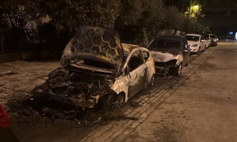 Φωτιά-σε-αυτοκίνητα-στην-Ηλιούπολη-–-Μεγάλες-οι-ζημιές-στα-οχήματα