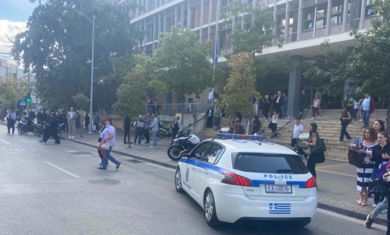 Θεσσαλονίκη:-Φάρσα-το-τηλεφώνημα-για-βόμβα-στο-Δικαστικό-Μέγαρο