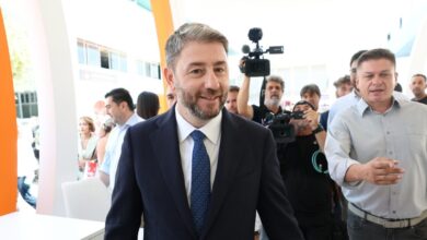 ΠΑΣΟΚ:-Συνεχίζονται-οι-εξορμήσεις-–-Στη-Σαντορίνη-ο-Νίκος-Ανδρουλάκης