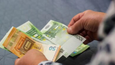 Θεσσαλονίκη:-Οικιακή-βοηθός-κατηγορήθηκε-ότι-έκλεψε-50.000-ευρώ-από-σπίτι-–-«Σοκαρίστηκα,-σκέφτηκα-ότι-θα-με-έδιωχναν-από-τη-χώρα»
