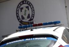 Τρίκαλα:-Ανήλικος-οδηγούσε-επικίνδυνα-και-δεν-σταμάτησε-σε-έλεγχο-–-Συνελήφθη-και-η-μητέρα-του