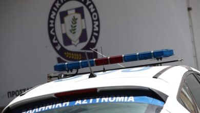 Τρίκαλα:-Ανήλικος-οδηγούσε-επικίνδυνα-και-δεν-σταμάτησε-σε-έλεγχο-–-Συνελήφθη-και-η-μητέρα-του