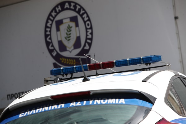 Τρίκαλα:-Ανήλικος-οδηγούσε-επικίνδυνα-και-δεν-σταμάτησε-σε-έλεγχο-–-Συνελήφθη-και-η-μητέρα-του