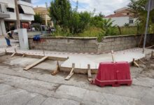 Συνεχίζονται-οι-παρεμβάσεις-σε-κράσπεδα-και-πεζοδρόμια-από-τον-Δήμο-Τρικκαίων-(φωτο)