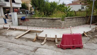 Συνεχίζονται-οι-παρεμβάσεις-σε-κράσπεδα-και-πεζοδρόμια-από-τον-Δήμο-Τρικκαίων-(φωτο)