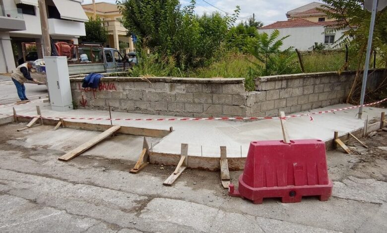 Συνεχίζονται-οι-παρεμβάσεις-σε-κράσπεδα-και-πεζοδρόμια-από-τον-Δήμο-Τρικκαίων-(φωτο)