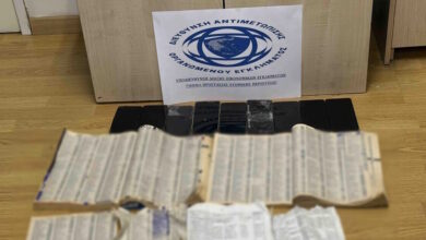 Ζεφύρι:-Βίντεο-από-«ντου»-αστυνομικών-σε-κρησφύγετο-κυκλώματος-που-έκανε-τηλεφωνικές-απάτες-–-700.000-ευρώ-η-λεία