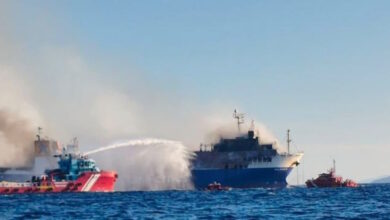 Φωτιά-στο-blue-carrier-2:-Αγώνας-δρόμου-για-να-αποτραπεί-η-βύθιση,-σε-ετοιμότητα-μέσα-απορρύπανσης