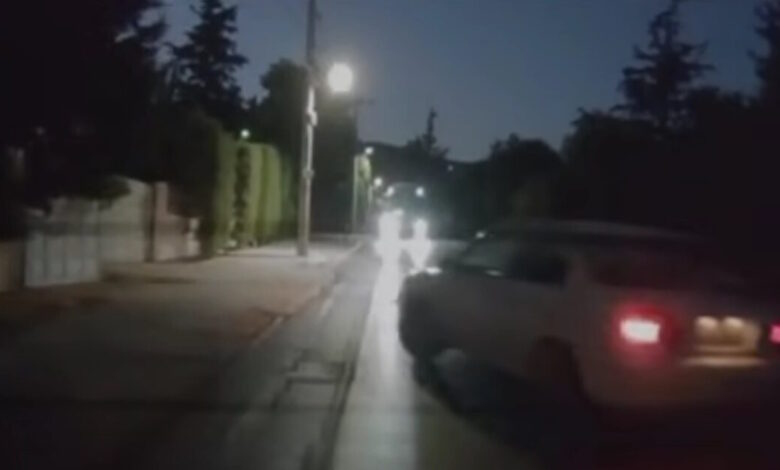 Νέα-Ερυθραία:-Βίντεο-με-αυτοκίνητο-που-μπήκε-στο-αντίθετο-ρεύμα-–-Οδηγός-απέφυγε-τη-σύγκρουση-την-τελευταία-στιγμή