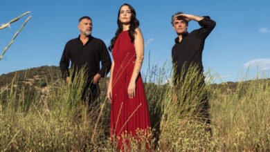 Δυο-Μαύρα-Πουκάμισα:-Κυκλοφόρησε-το-video-clip-του-ομώνυμου-τραγουδιού,-που-ερμηνεύει-ο-Μανώλης-Κονταρός