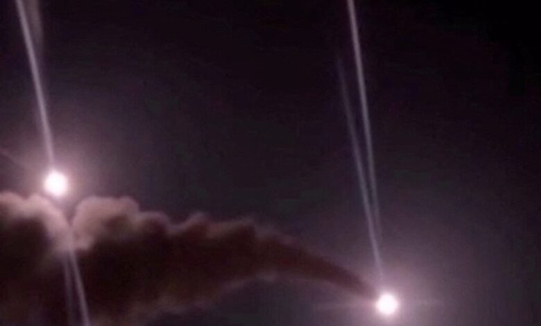 Το-Ιράν-απάντησε-με-πυραύλους-και-drones-κατά-αμερικανικών-στόχων-μετά-τις-επιθέσεις-των-ΗΠΑ-στα-Στενά-του-Ορμούζ