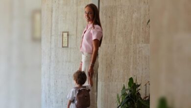 Δόμνα-Μιχαηλίδου:-Χωρίς-εισοδηματικά-κριτήρια-τα-παιδιά-πολύτεκνων-οικογενειών-στους-βρεφονηπιακούς-σταθμούς-–-Η-τρυφερή-ανάρτηση-με-τον-γιο-της